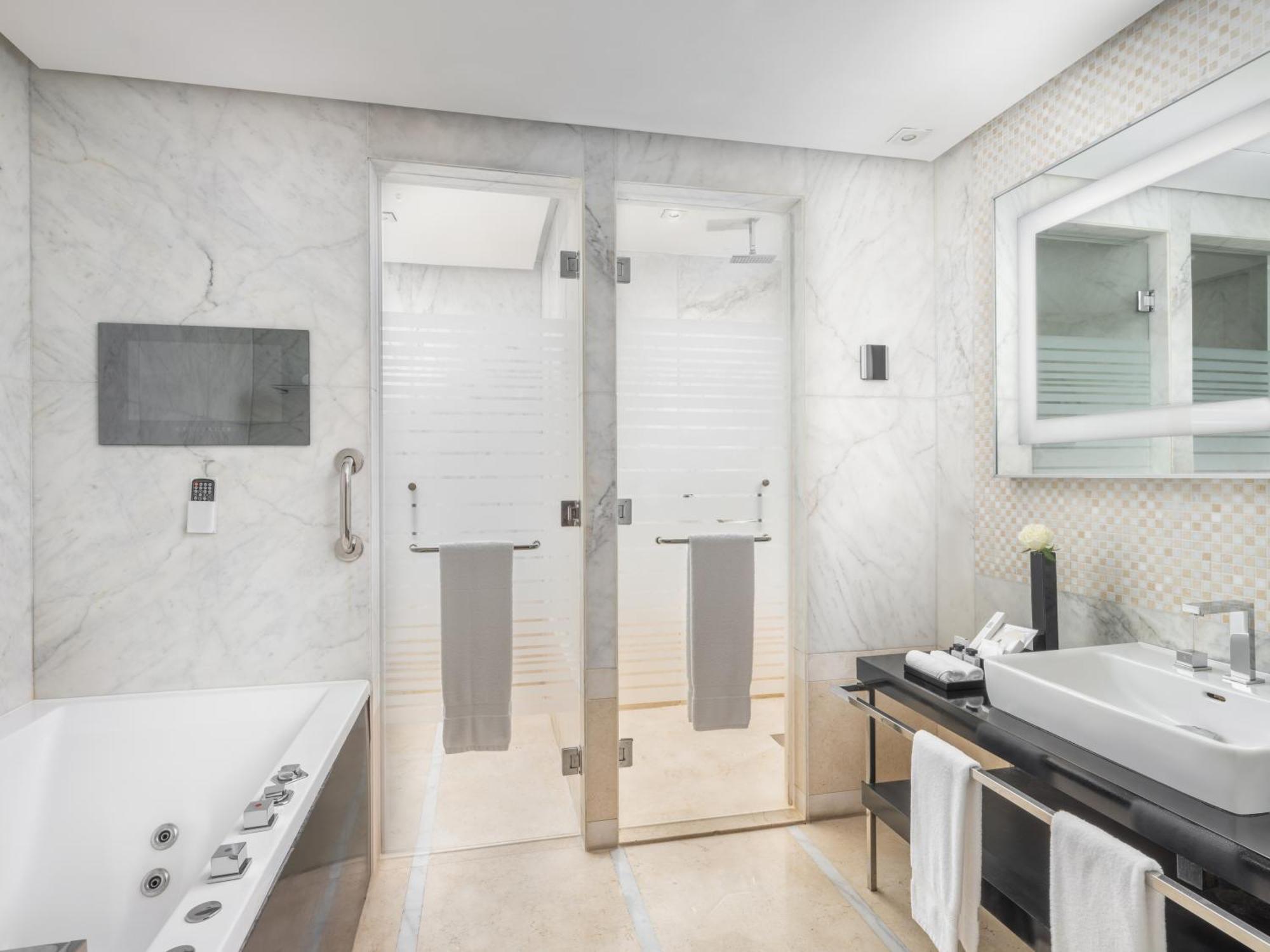 Hotel The Venue Jeddah Corniche Exteriér fotografie Bathroom