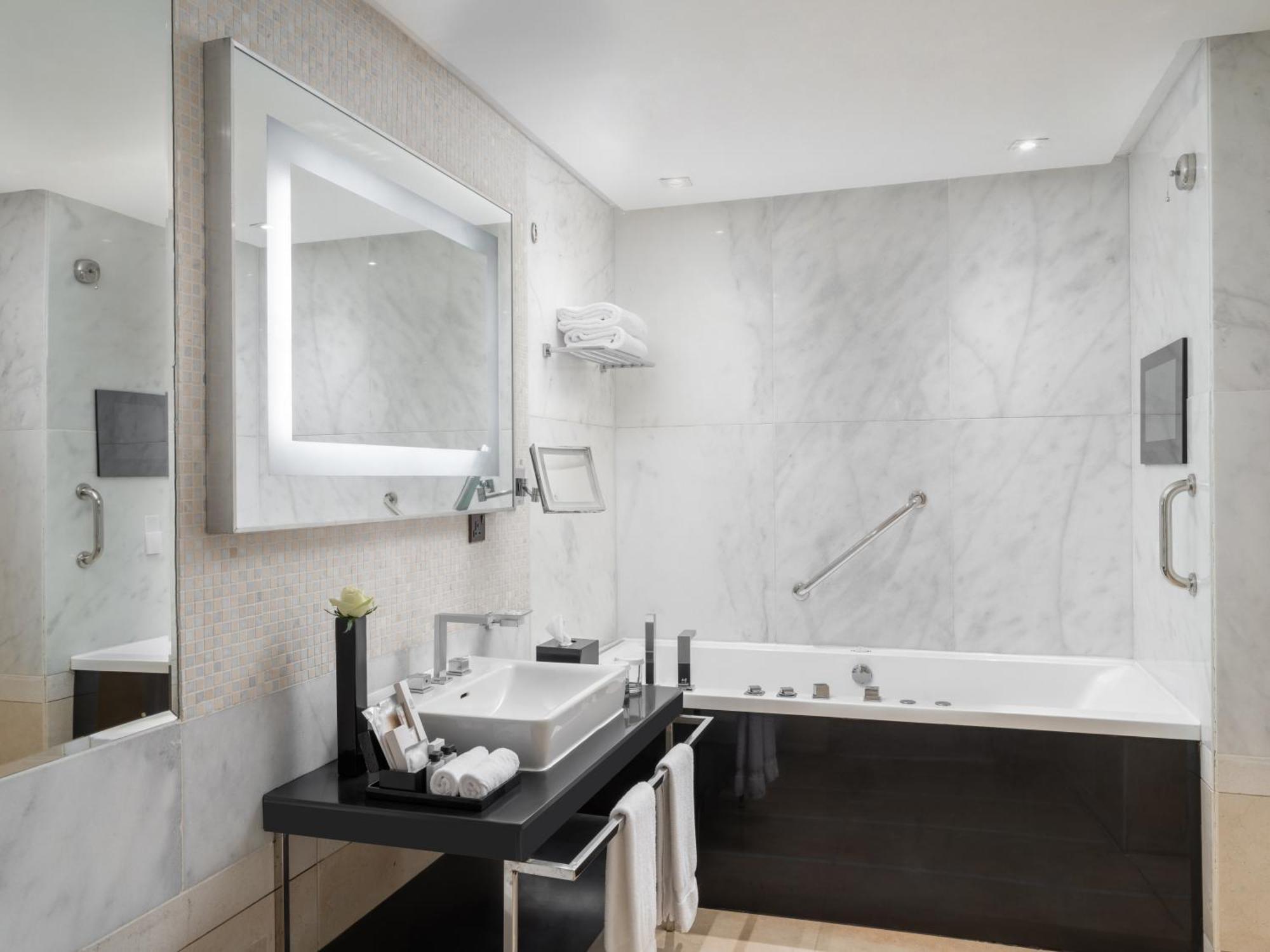 Hotel The Venue Jeddah Corniche Exteriér fotografie Bathroom